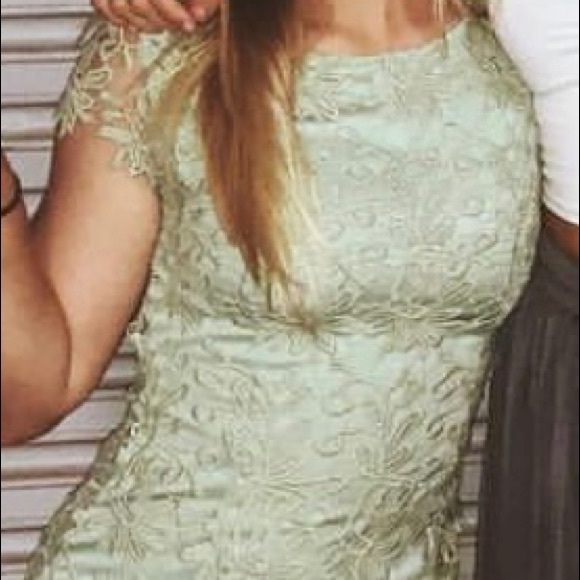 Dress - Picture 4 of 4